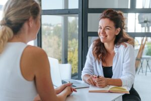 therapist discussing cbt vs dbt with patient